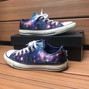 Chuck Taylor converse galaxy low tops
